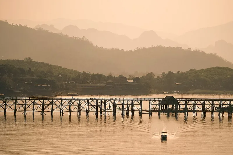 สถานที่ในกาญจนบุรี — สะพานมอญ01