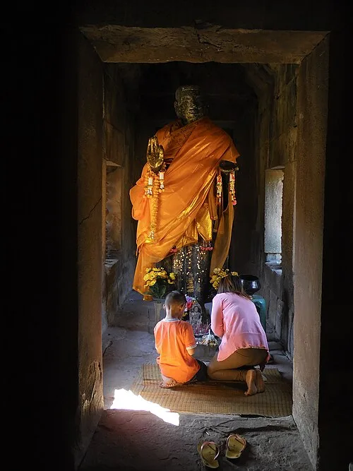สถานที่ในนครราชสีมา — พระประธานในปราสาทพนมวัน