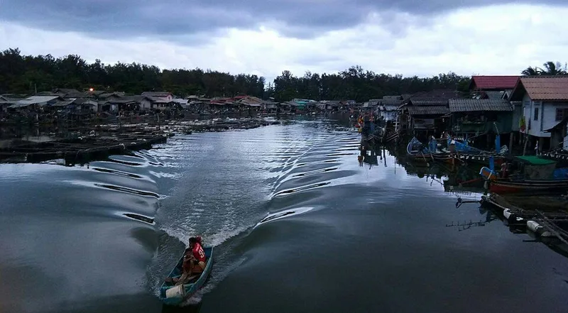 สถานที่ในนราธิวาส — ชุมชนต่อเรือกอและริมน้ำบางนรา (นราธิวาส)