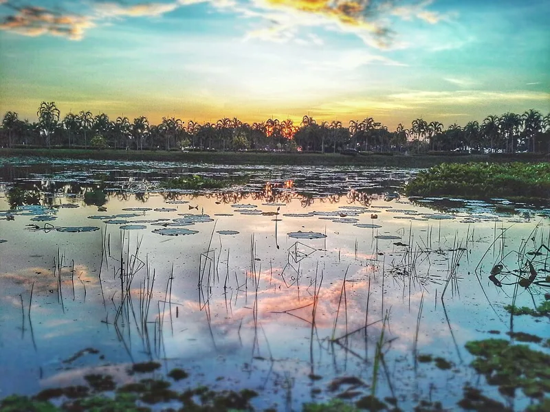 สถานที่ในสกลนคร — หนองหาน สกลนคร - panoramio