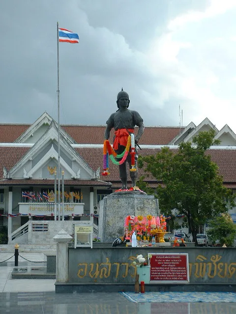 สถานที่ในอุตรดิตถ์ — Phraya Phichai Dap Hak Monument